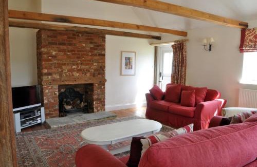 Ewhurst Green House | Coach House Barn