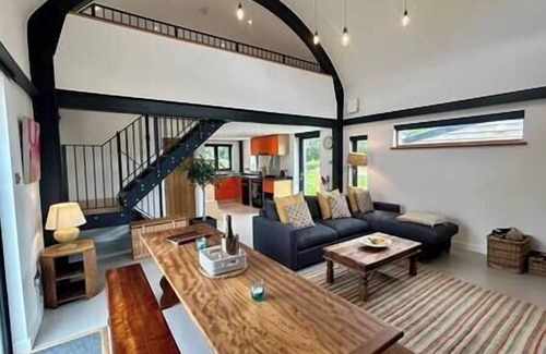 Scaynes Hill House | Coach House & Barn @ Hoods Croft