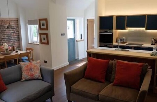 Scaynes Hill House | Coach House & Barn @ Hoods Croft