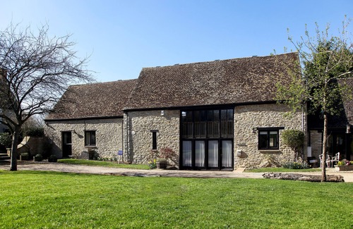Kidlington House | Coach House - converted barn with scenic views