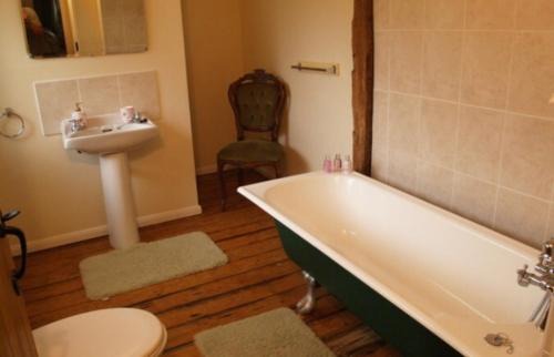 Black Torrington Apartment | Coach House Cottage