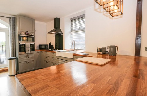 Arnside Cottage | COACH HOUSE, family friendly, character holiday cottage in Arnside