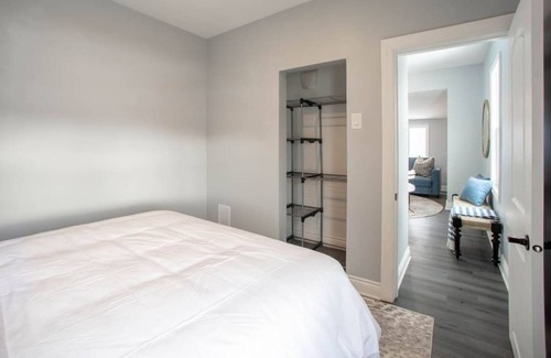 Melrose Park House | Coach House | Free parking | 15-Min from Chicago