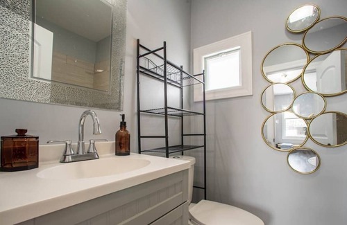 Melrose Park House | Coach House | Free parking | 15-Min from Chicago