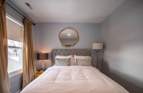 Melrose Park House | Coach House | Free parking | 15-Min from Chicago