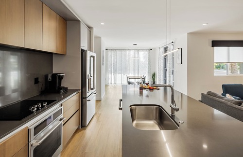 Arts District House | Coach House - Hot Tub - Heart of Old Town
