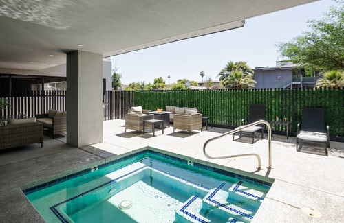 Arts District House | Coach House - Hot Tub - Heart of Old Town