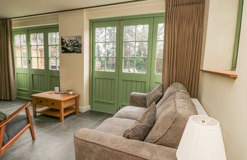 Hendrerwydd Cottage | COACH HOUSE, pet friendly, country holiday cottage in Trefnant