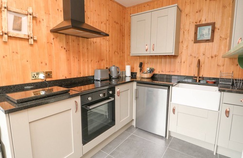 Hendrerwydd Cottage | COACH HOUSE, pet friendly, country holiday cottage in Trefnant