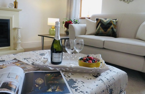 Bridgend House | Coach House Sleeps 12 People Close To Beach Wales