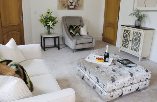 Bridgend House | Coach House Sleeps 12 People Close To Beach Wales