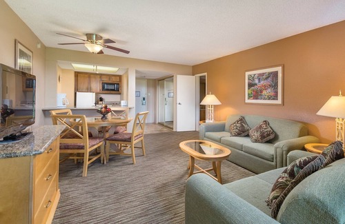 Palm Springs Condo | Coachella Chic: 1-bedroom condo with pool, gym, wifi, and golf in Palm Springs