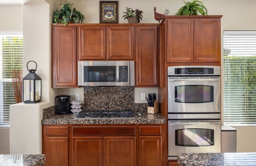 Bermuda Dunes House | Coachella Music Fest - 3 Bed + Den or 4th 2 Bath - Resort Pool ~ Swim-Up Bar!