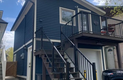 Nelson Apartment | Coachhouse One Bedroom Studio in Central Nelson. Pet-friendly!