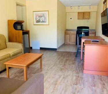 Magnolia Hotel | Coachman's Inn