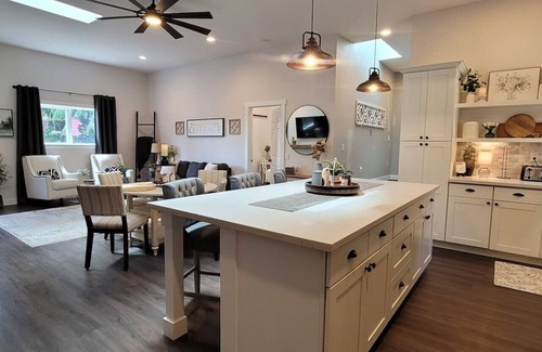 Sedro-Woolley House | Coal Creek Cottage (hot tub, dog and kid friendly)
