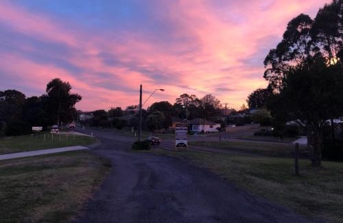 Korumburra Hotel | Coal Creek Motel