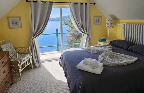 Coal Harbour Cottage | Coal Harbour (Port Hardy) Ocean Front Cottage(pet friendly)