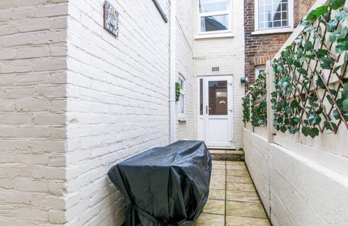 Deal House | Coal Miners Cottage - Moments to Seafront & Deal Town