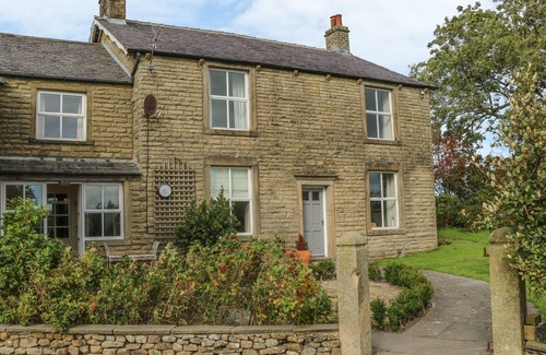 Fence Cottage | COARS FARM, pet friendly, character holiday cottage in Long Preston