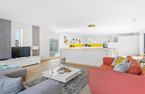 Challaborough House | Coast at Beachdown - a house that sleeps 9 guests in 4 bedrooms