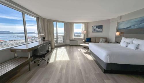 Regional District of Nanaimo Hotel | Coast Bastion Hotel