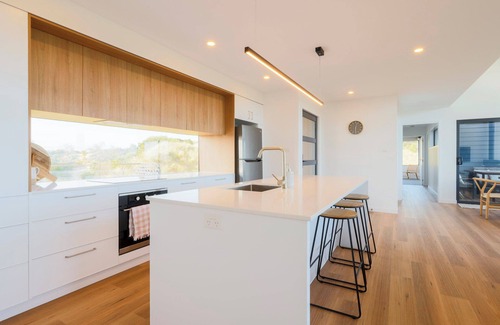 Dolphin Sands House | Coast Beachfront Retreat - Freycinet Holiday Houses