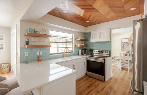 Florida Ridge House | Coast Cottage - Charming 3-bedroom house with private heated pool.