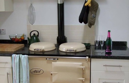 Mawgan Porth Cottage | Coast Cottage - stunning sea views & large garden. Dog friendly family home