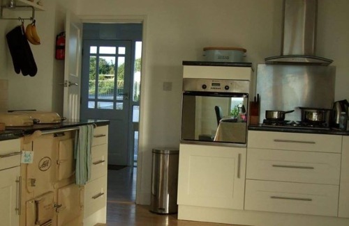 Mawgan Porth Cottage | Coast Cottage - stunning sea views & large garden. Dog friendly family home