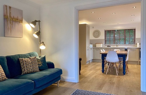 Weare Giffard Cottage | Coast & country luxury cottage in pretty village, w/local pub. Beach 15 mins.
