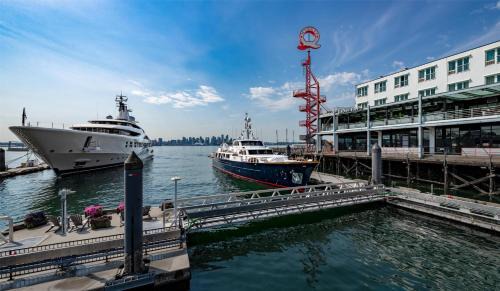 Lower Lonsdale Hotel | Coast Lonsdale Quay Hotel