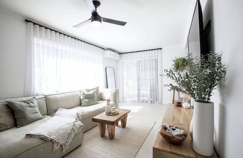 Mermaid Beach Apartment | Coastal 2-Bed Apartment with Courtyard