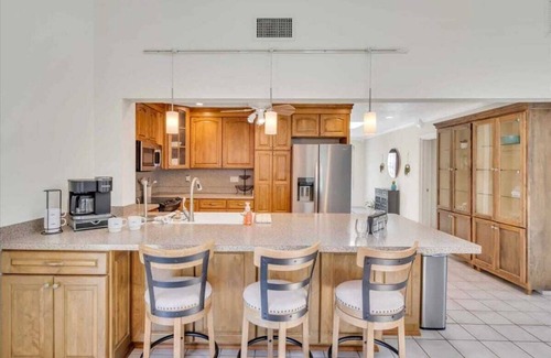 Laurel House | Coastal 2BR Getaway|5 Min to Beach|Pool+Peloton