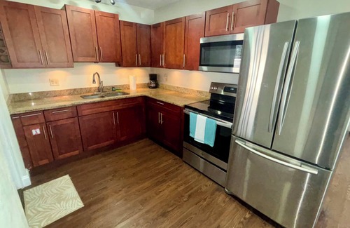 Largo House | Coastal 3-Bedroon Retreat with Heated Pool - 4 mins to Indian Rocks Beach