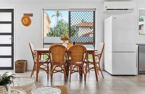 Buddina House | Coastal 3BR Beachside Haven, Pet-Friendly!