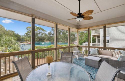 South Beach House | Coastal 4 BDR for 8 Walk to Beach