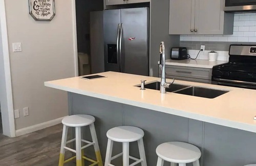 Nassau House | Coastal 4 bed/2 bath Townhouse Near Beach