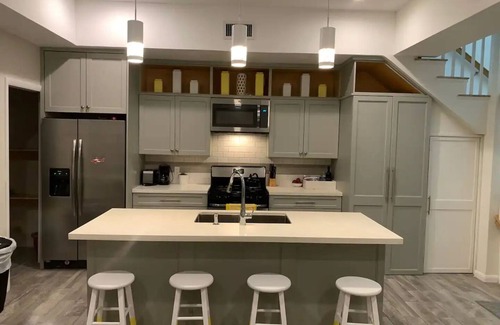 Nassau House | Coastal 4 bed/2 bath Townhouse Near Beach