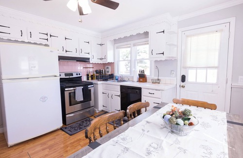 Devon House | Coastal 5BR Home in Milford CT – Family-Friendly, Stylish & Close to Beaches