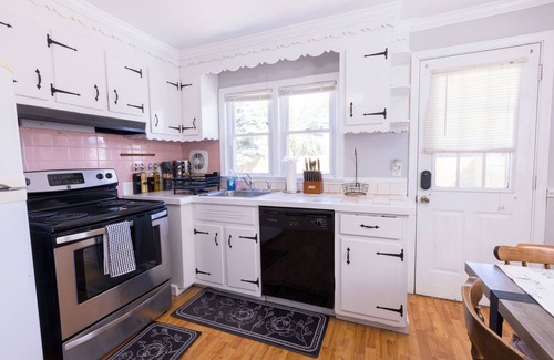 Devon House | Coastal 5BR Home in Milford CT – Family-Friendly, Stylish & Close to Beaches