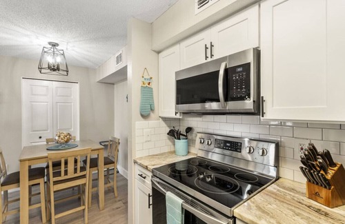Indian Bayou Condo | Coastal Beach Retreat | Pool, Gym & Balcony Views