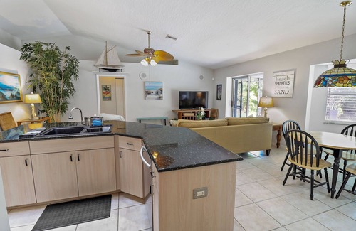 Florida Ridge House | ☀️🌴COASTAL BEAUTIFUL Pool Home (1800 Sq/ft) All to Yourself! *