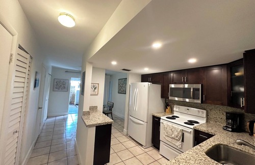 Royal Poinciana House | Coastal Bliss Townhouse in Hollywood Lakes