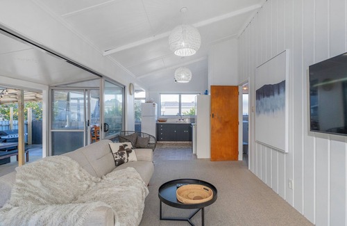 Whangamata House | Coastal Break Bach - Whangamata Holiday Home