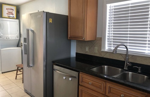 Clear Lake Shores Cottage | Coastal Breeze Island home near Kemah Boardwalk