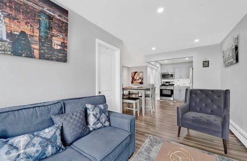 Queens House | Coastal Breeze in the Rockawaysnn