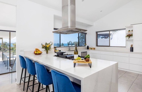 Corlette House | Coastal Breezes – water views, swimming pool, walk to beach
