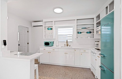 Lake Worth House | Coastal Cabana by PMI