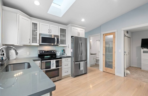 Genesee House | Coastal Cabana View Home -Nov 1 BDR remodel, interior refresh, backyard oasis!